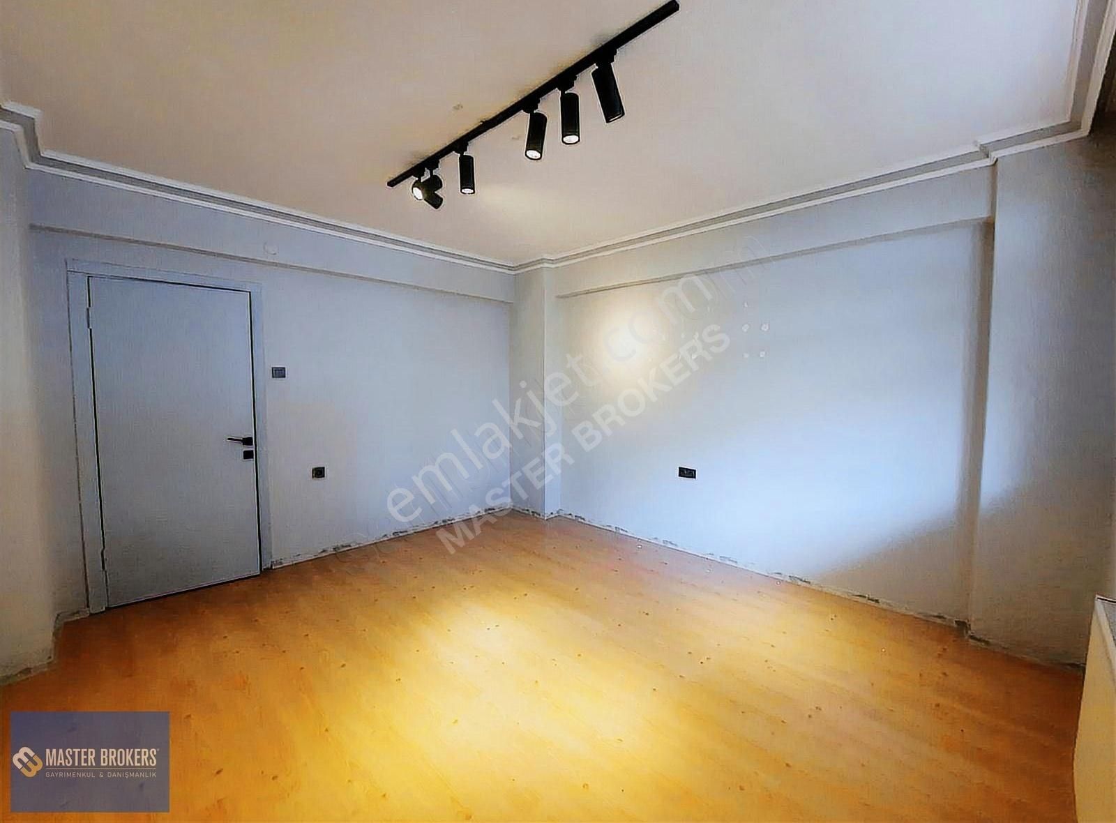 Master Brokers Türkiş Merkezi Konum'da Kiralık 3+1 Daire
