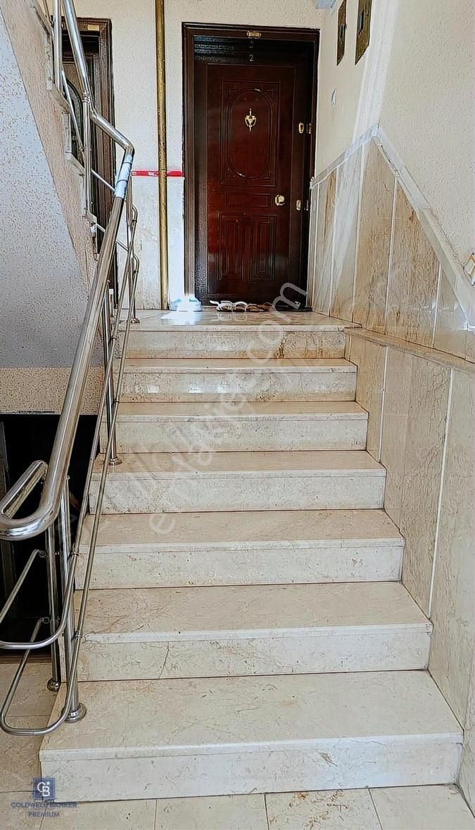 Harikalar Diyarı Metro Durağına Yakın Site İçinde Satılık Daire