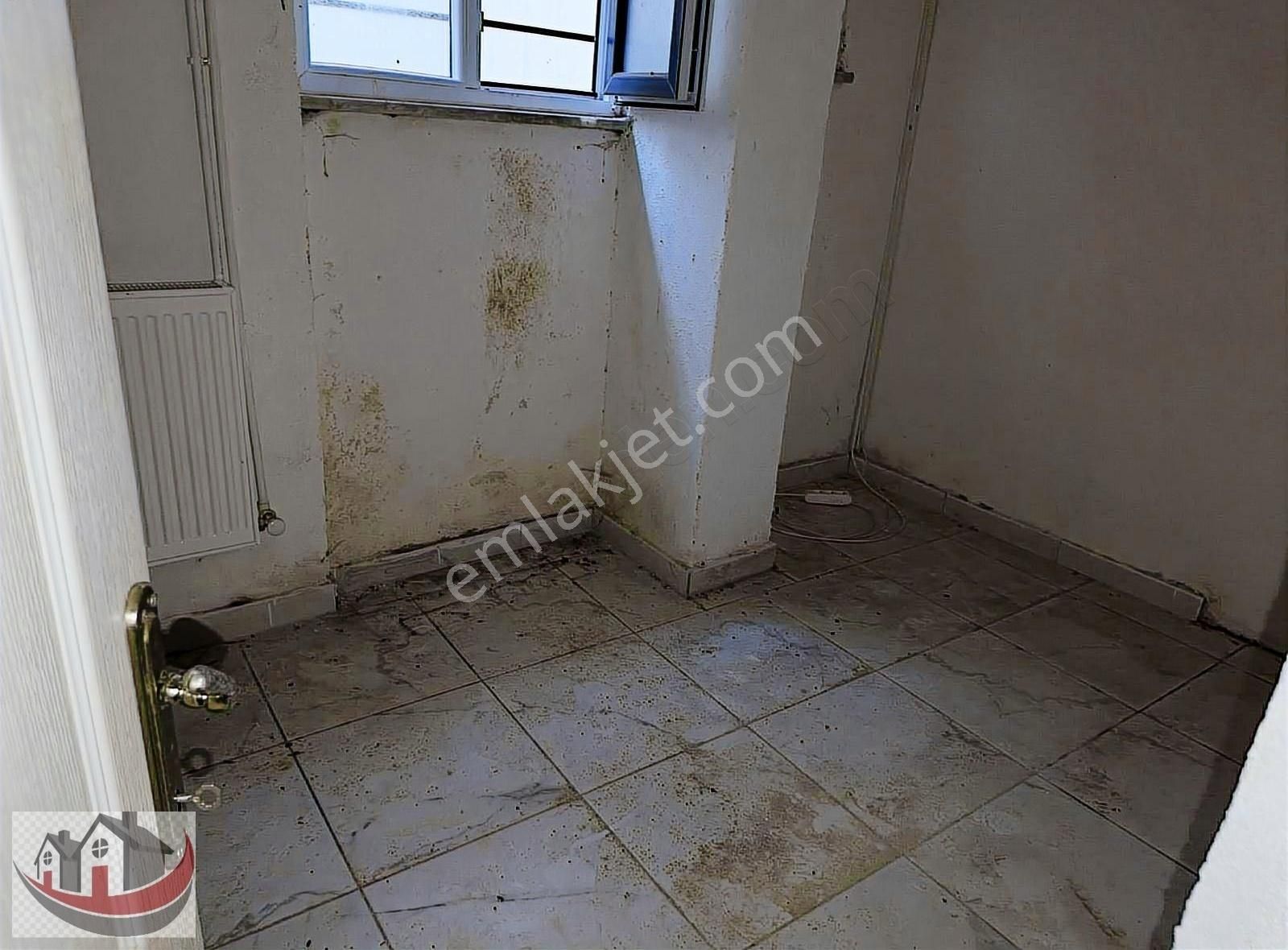 Güneyden Tülin Cad.de Düz Giriş Bacalı Depolu Dükkan