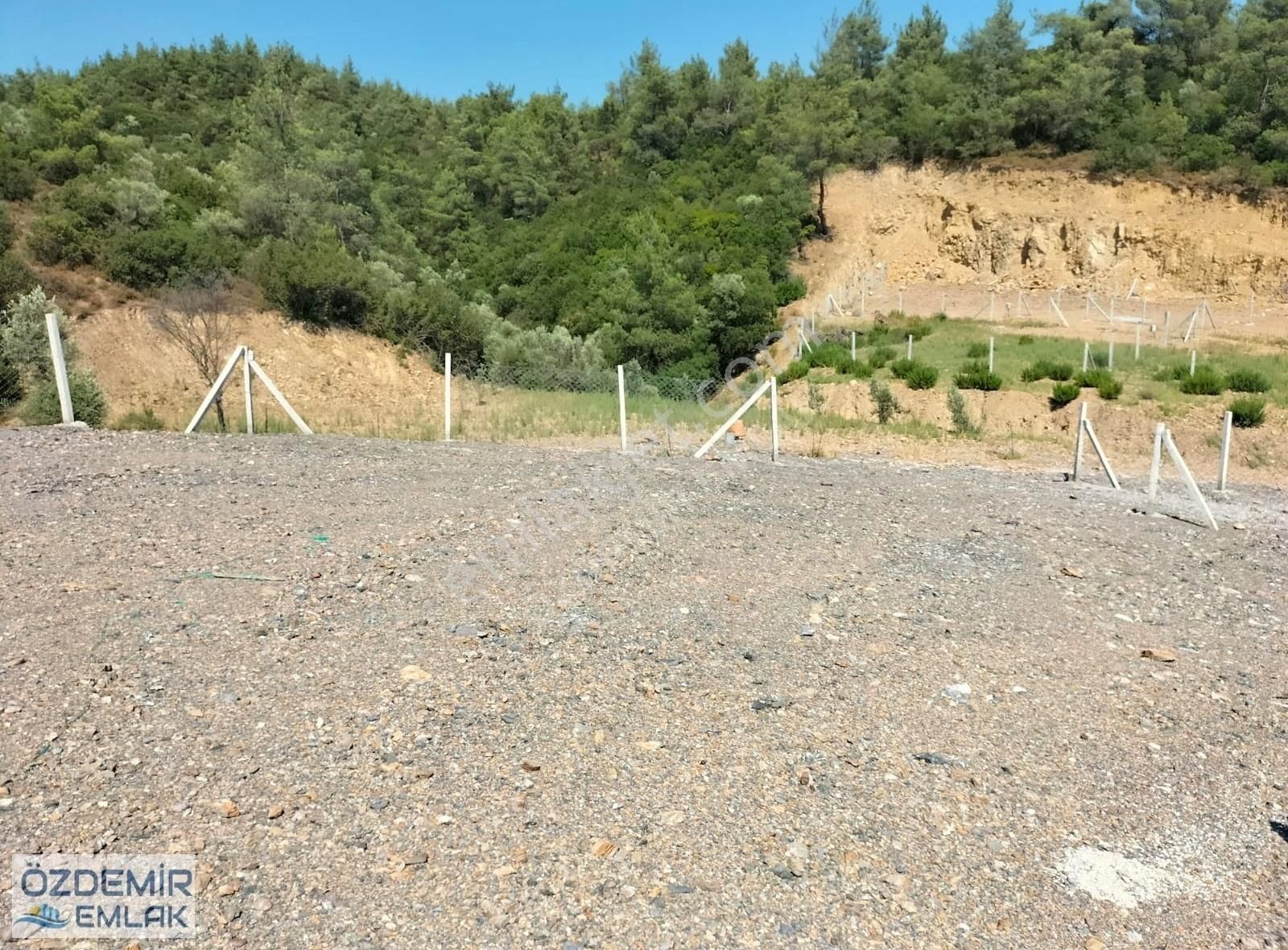 Özdemir Emlaktan Satılık Kök Hisseli 274 M2 Bahçe - Görsel 3