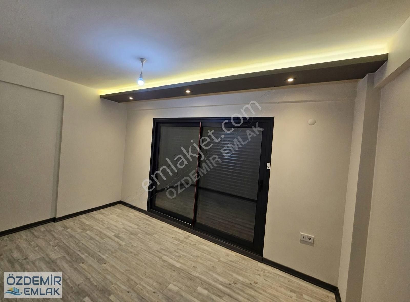 Özdemir Emlaktan Merkezde Satılık Geniş Ferah 4+1 Villalar - Görsel 8