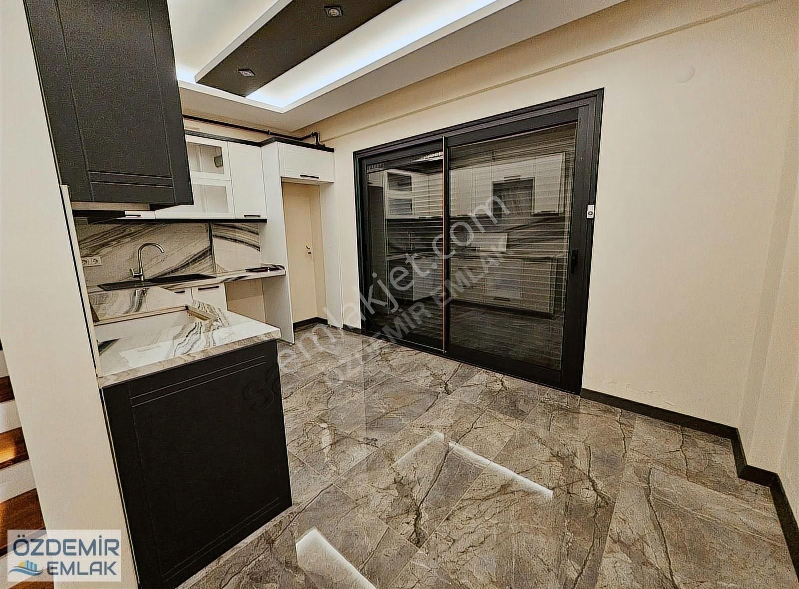 Özdemir Emlaktan Merkezde Satılık Geniş Ferah 4+1 Villalar - Görsel 14