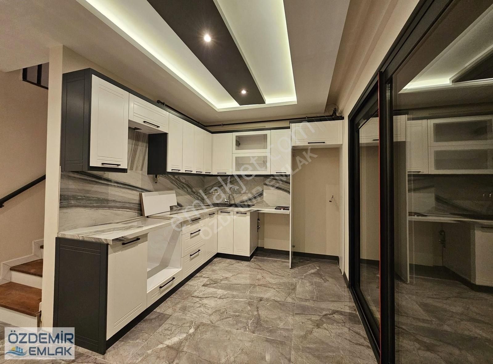 Özdemir Emlaktan Merkezde Satılık Geniş Ferah 4+1 Villalar - Görsel 15