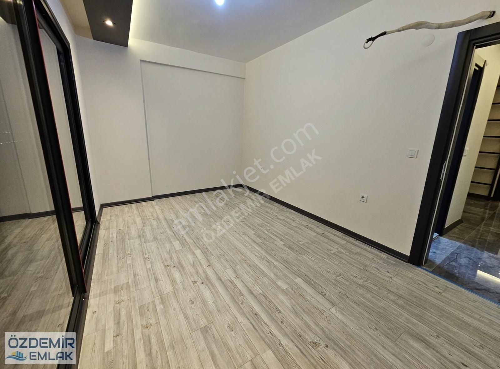 Özdemir Emlaktan Merkezde Satılık Geniş Ferah 4+1 Villalar - Görsel 5