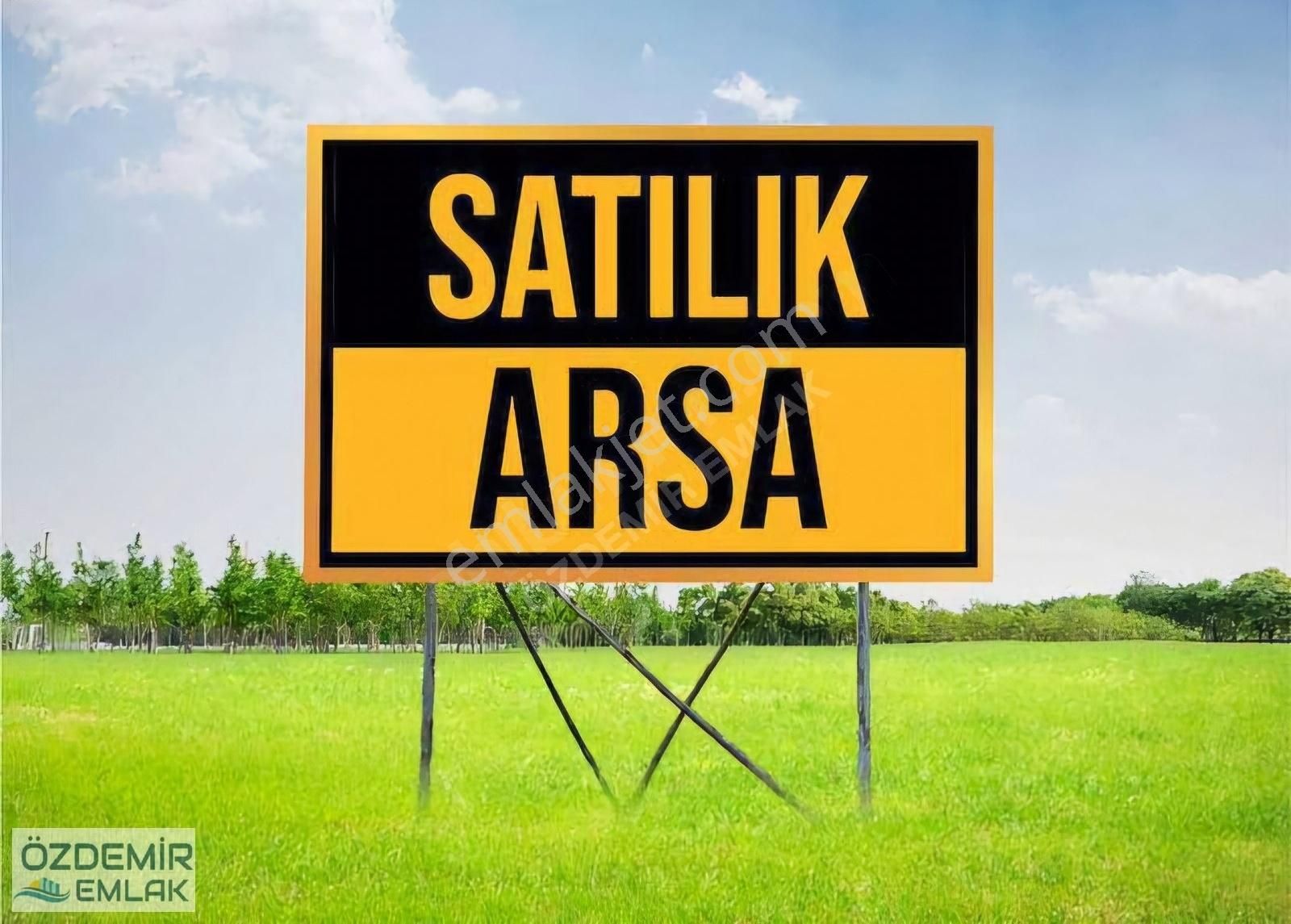 İçerisinde 2 Katlı Ev Olan Satılık 2 Katlı İmarlı Arsa