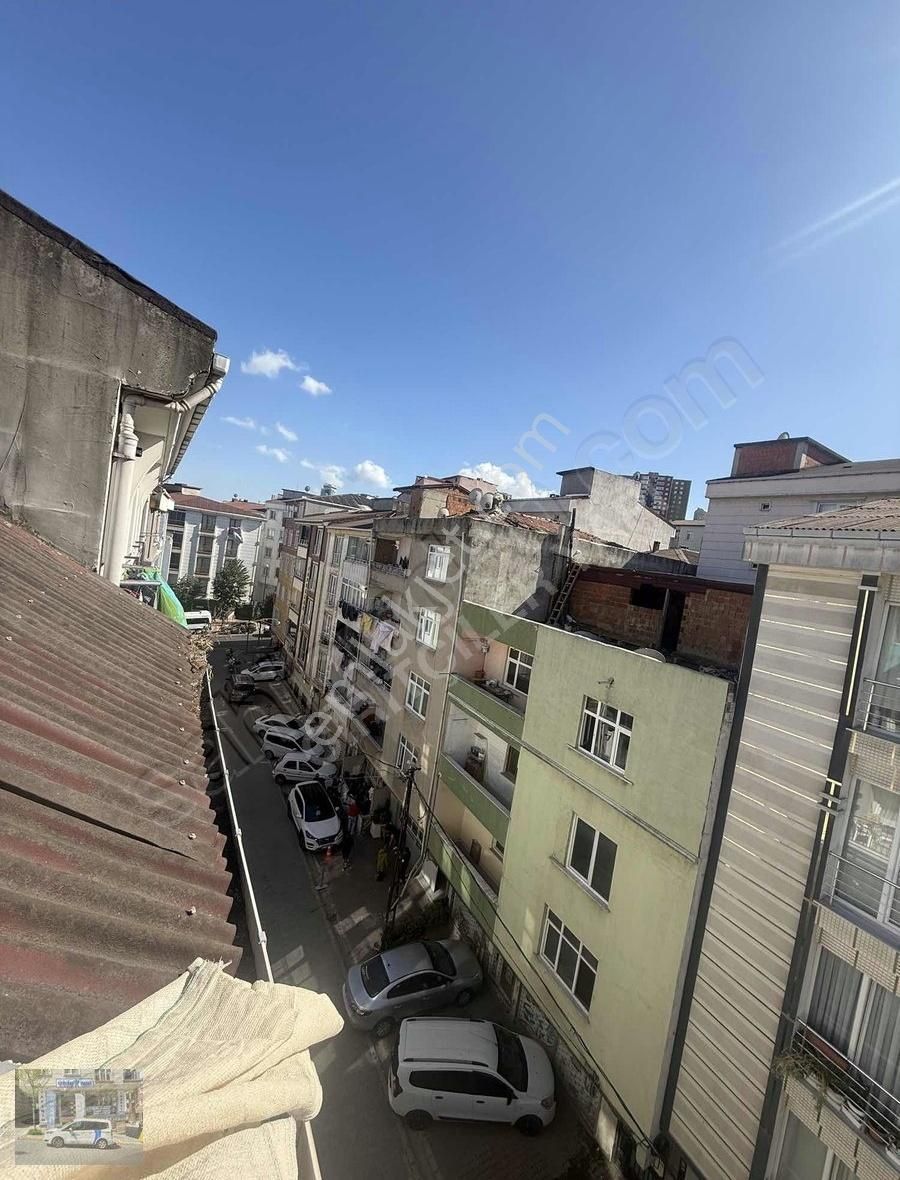 Metrobüse Yürüme Mesafesinde Çift Balkonlu Teras Daire