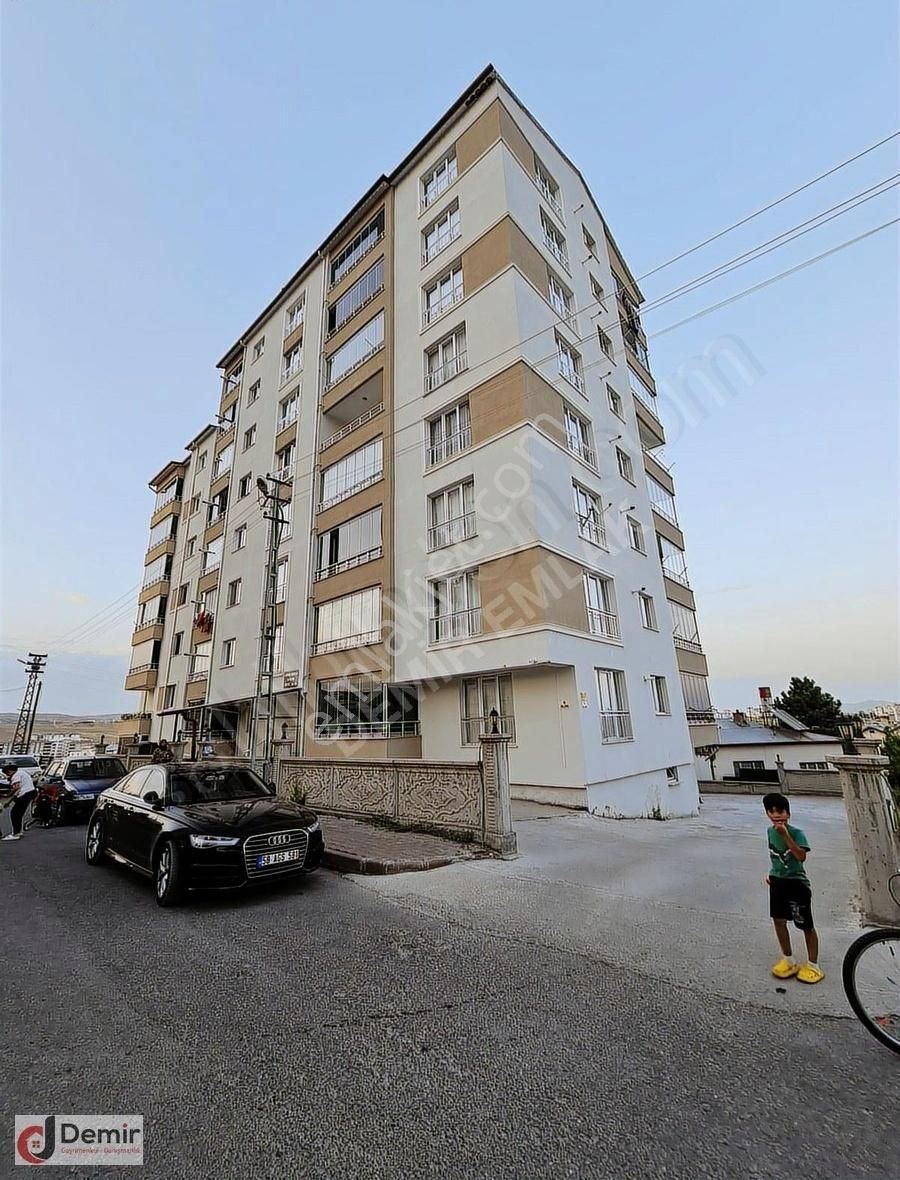 Demir Emlak Tan Diriliş Mah. İçerisi Full Yapılı Satılık 3+1