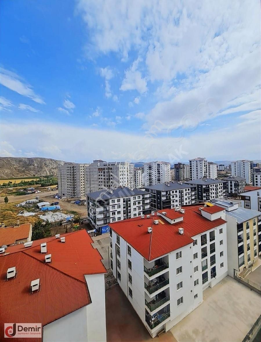 Demir Emlak Tan Yeşilyurt Mah. Site İçerisinde Kiralık 3+1 Daire