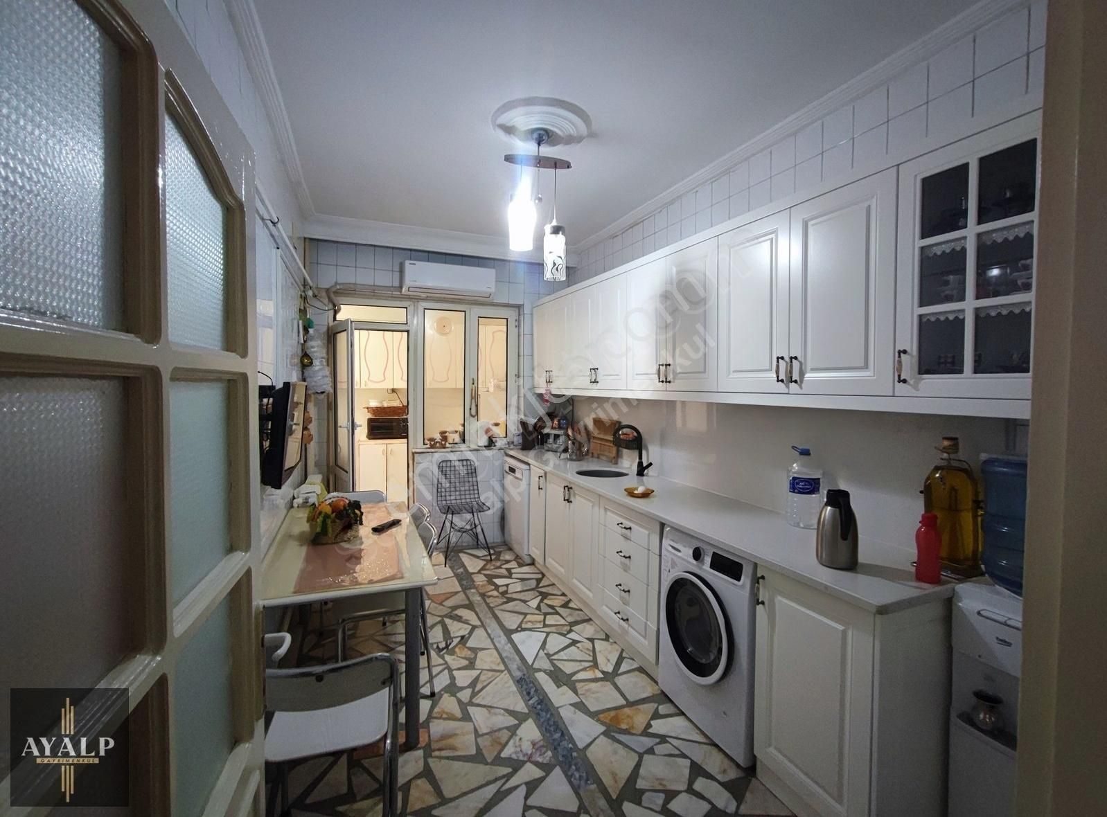 Binevlerde Merkezi Konumda Geniş Ve Ferah 3+1 Daire