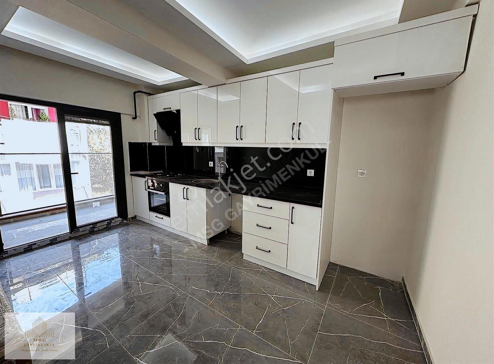 Msg'den Gülyakada Sıfır Binada Otoparklı Asansörlü 2+1 Daire