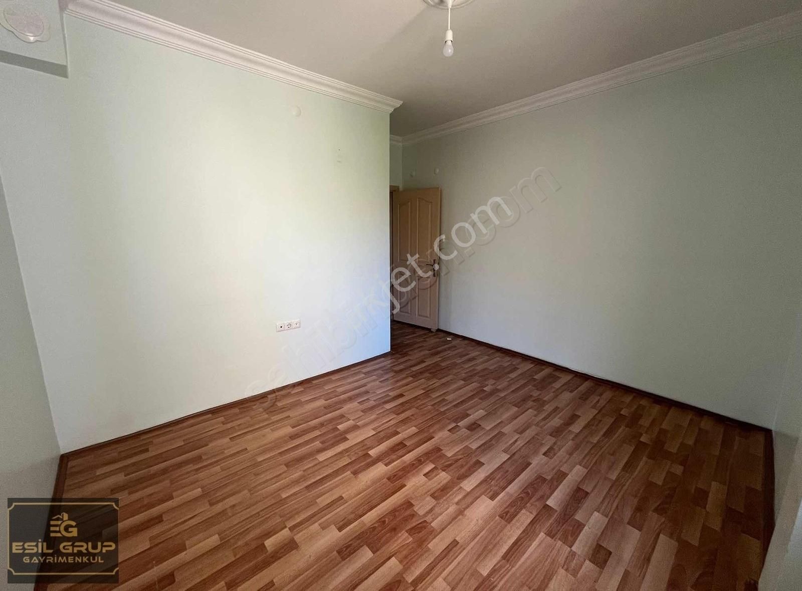 Esil Grup'tan Salı Pazarı Üst Sokağı Asansörlü 3+1 Satılık Daire
