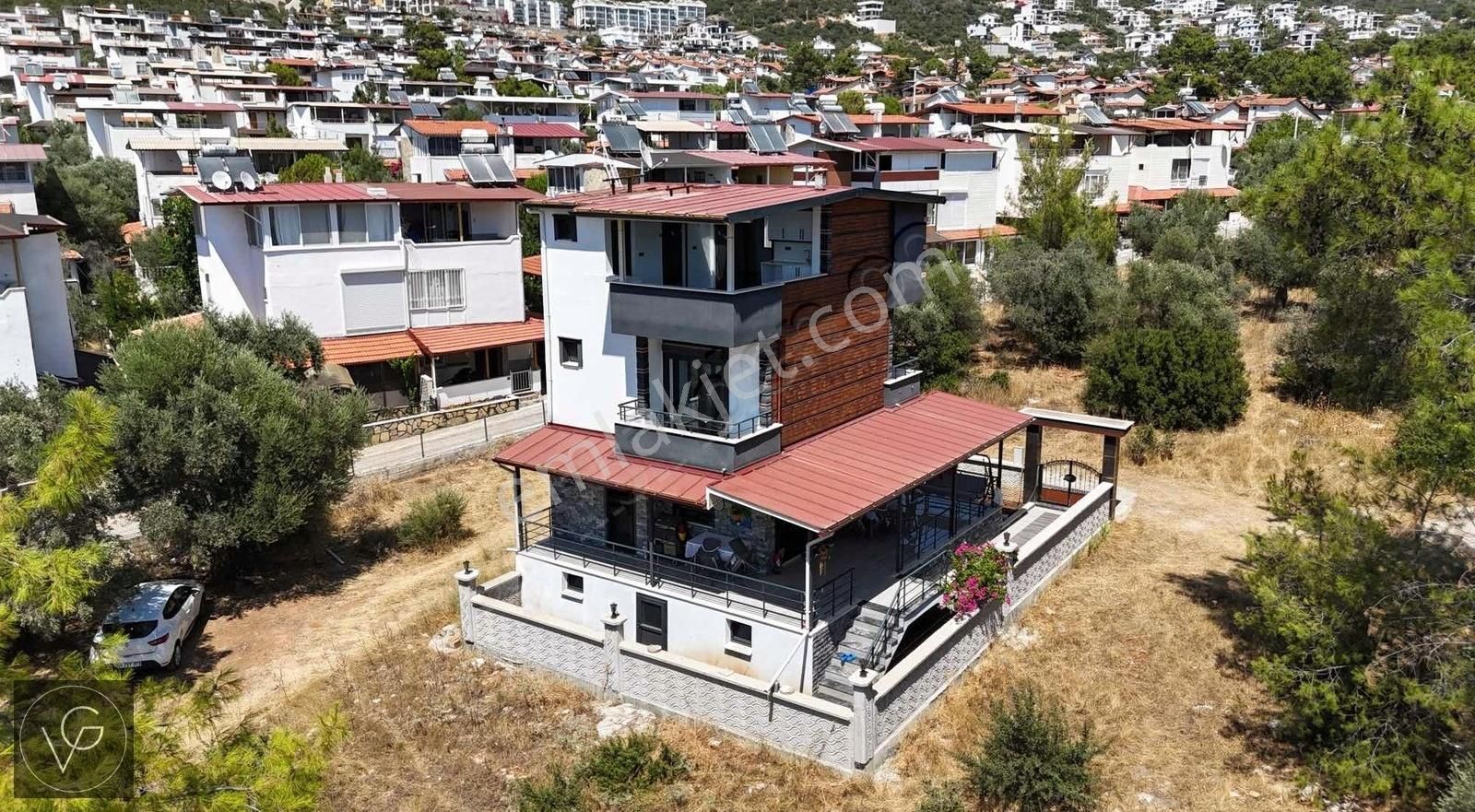 Didim Akbük'te Merkezi Konumda 4+1 Triplex Bahçeli Yazlık