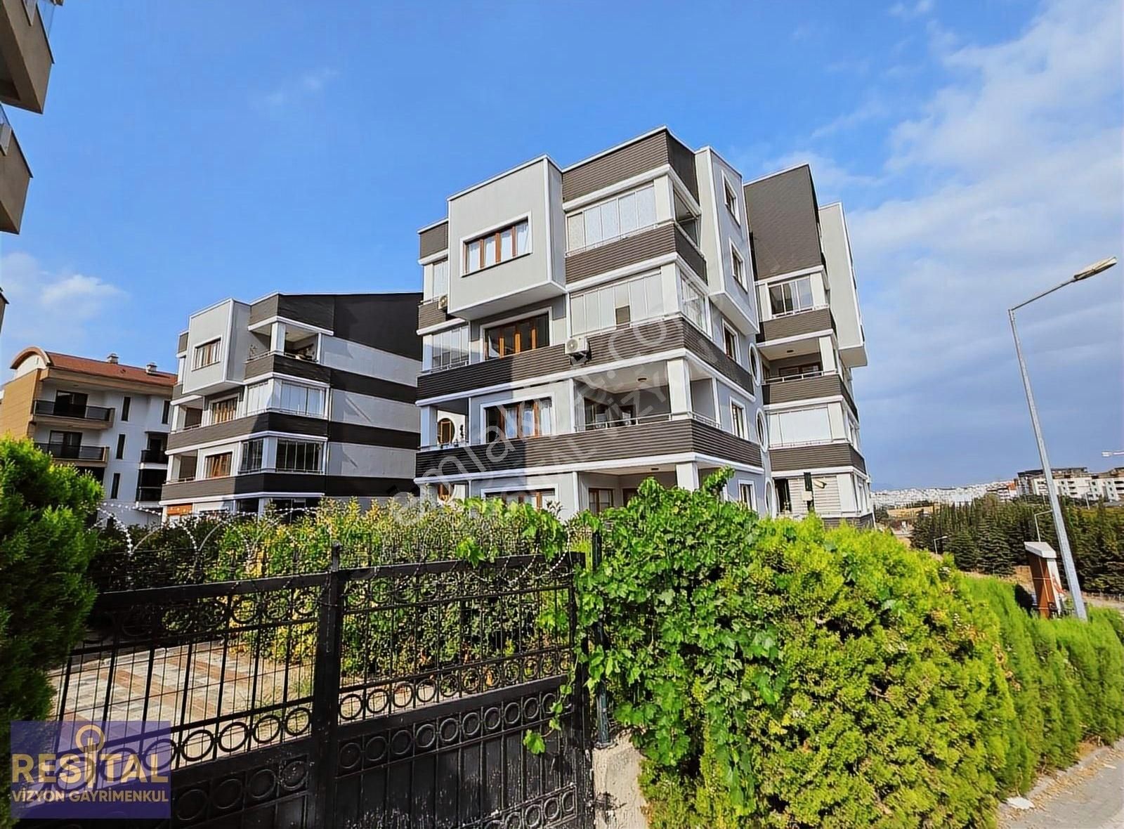 Resital Vizyon Dan Balat'ta Geniş 2+1 Kiralık Daire