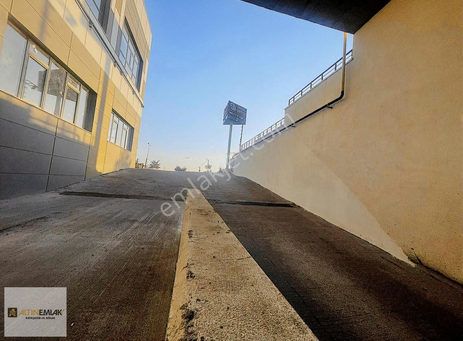 İkitelli De Tır Yanaşır Kiralık İmalat Veya Depo İşyeri - Görsel 16