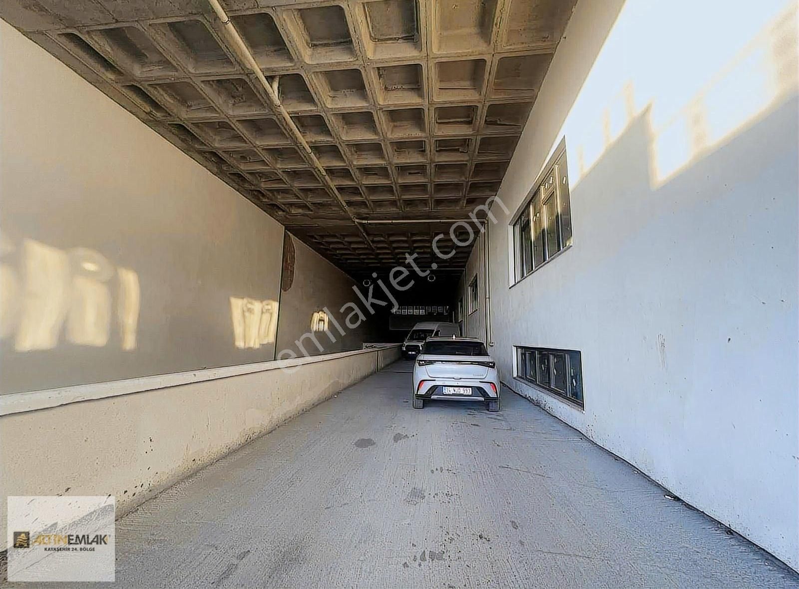 İkitelli De Tır Yanaşır Kiralık İmalat Veya Depo İşyeri - Görsel 3