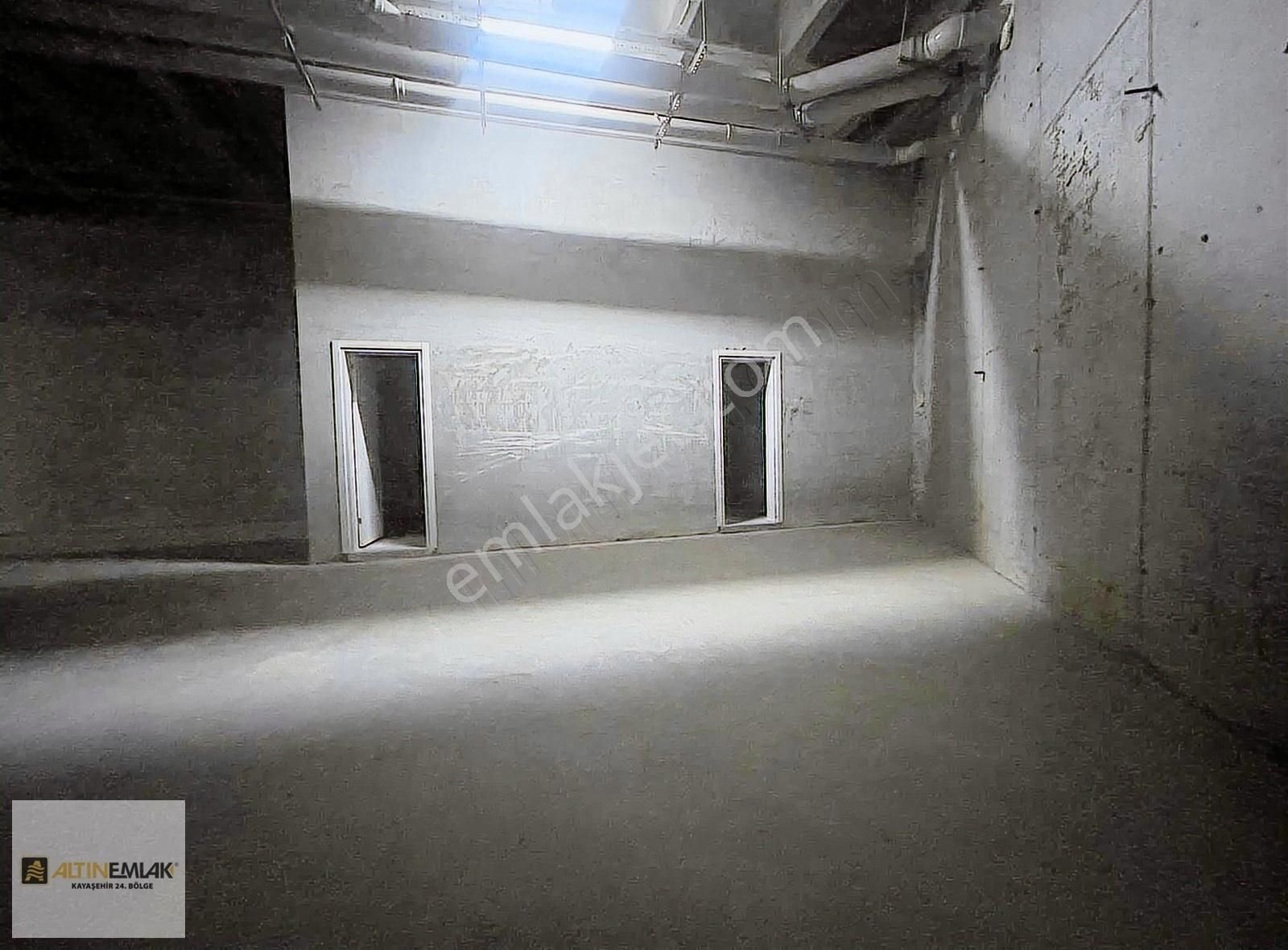 İkitelli De Tır Yanaşır Kiralık İmalat Veya Depo İşyeri - Görsel 24