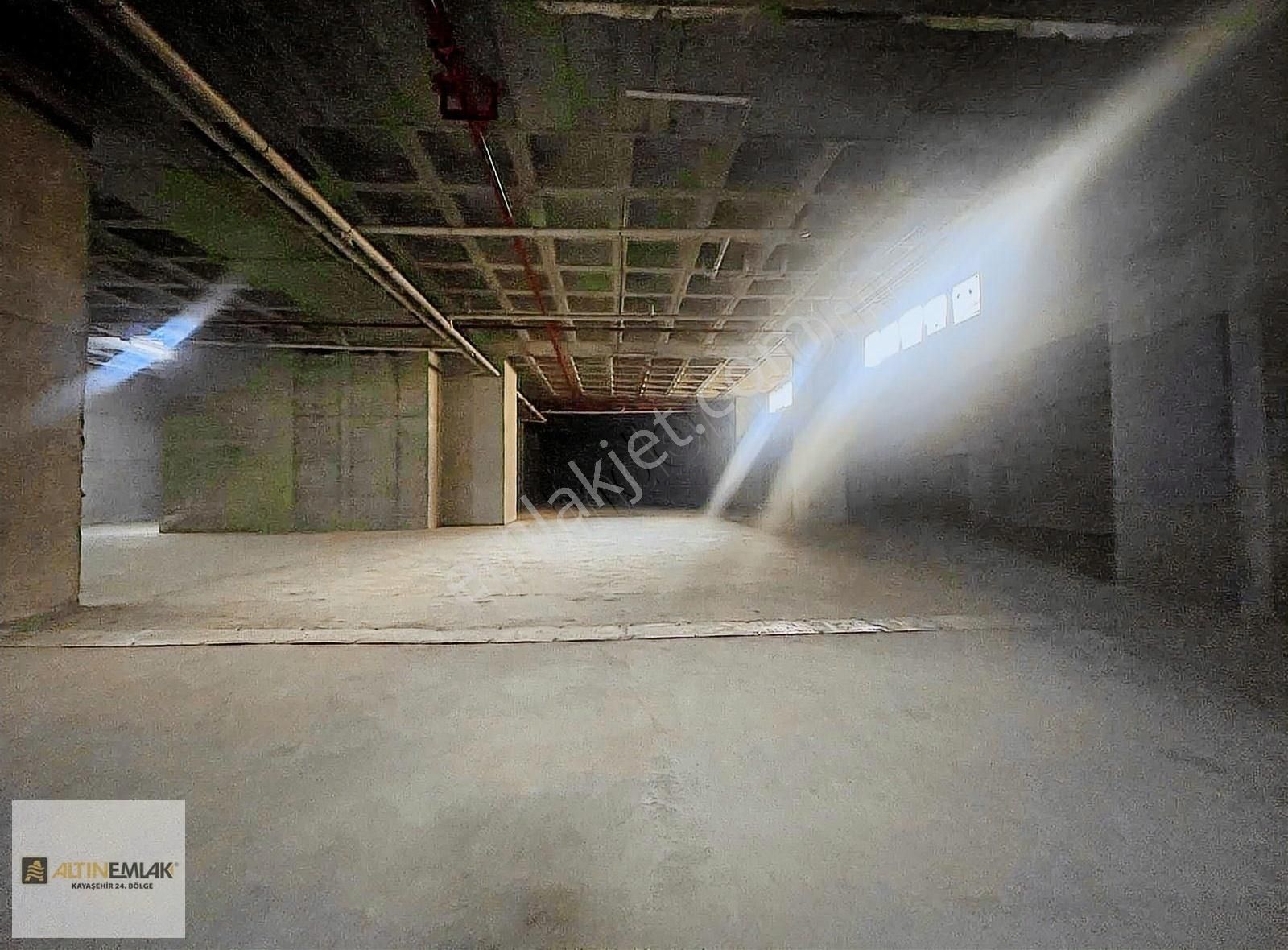 İkitelli De Tır Yanaşır Kiralık İmalat Veya Depo İşyeri - Görsel 2