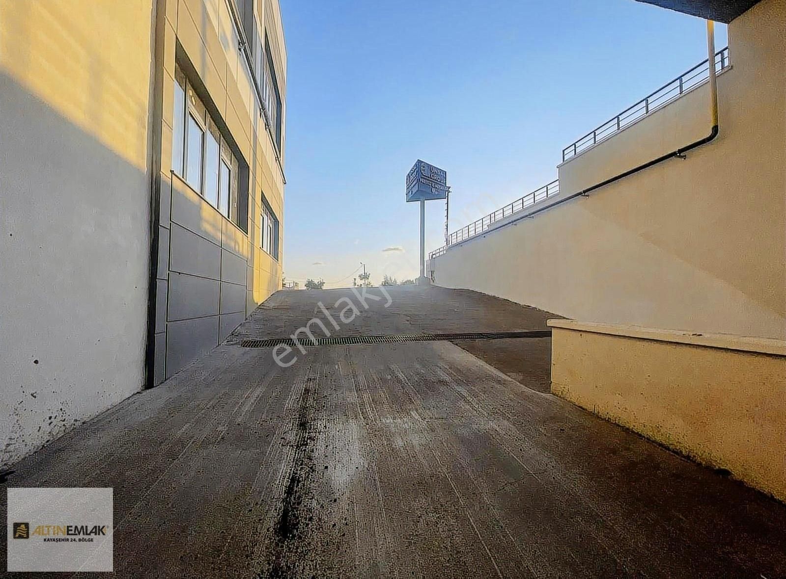 İkitelli De Tır Yanaşır Kiralık İmalat Veya Depo İşyeri - Görsel 4