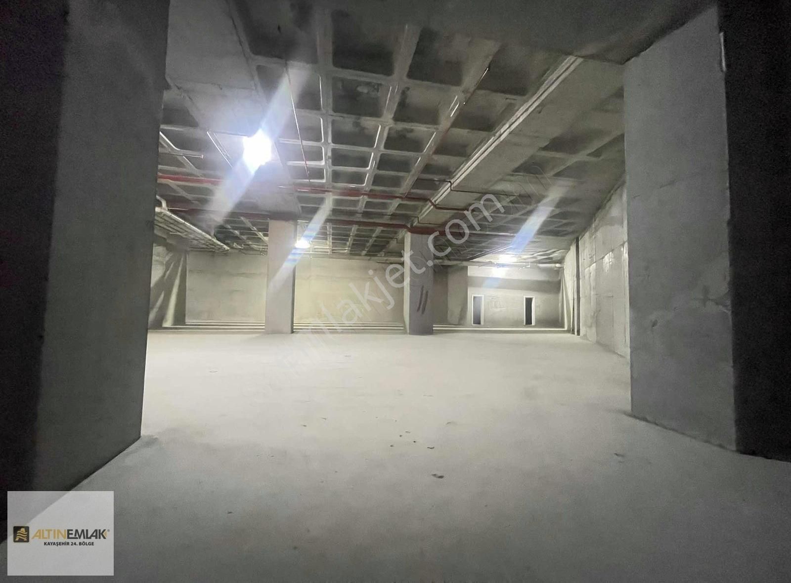 İkitelli De Tır Yanaşır Kiralık İmalat Veya Depo İşyeri - Görsel 22