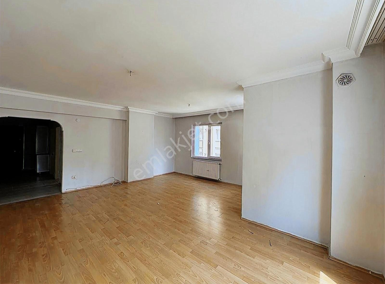 Ozanlar Sitesinde Satılık 3+1 Boş Daire