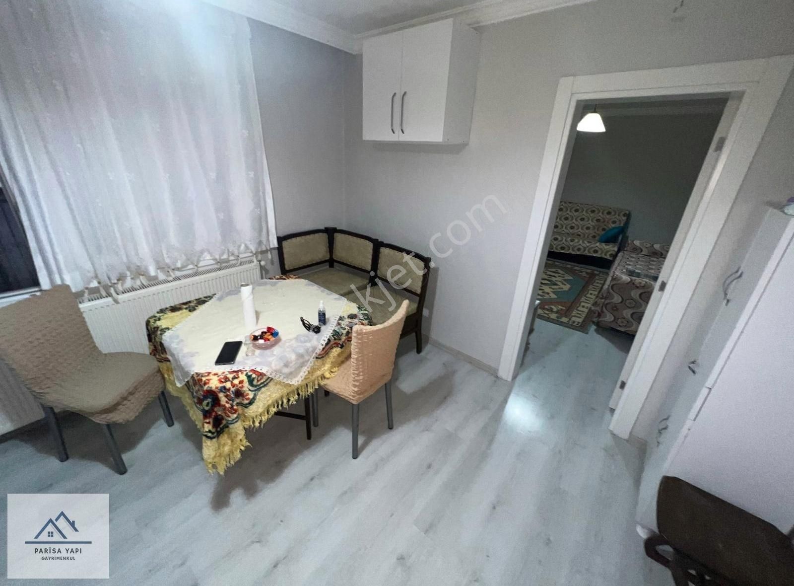 Parisadan Çamlıkule Pazar Yeri Yanında Eşyalı Dgazlı Kiralık 1+1