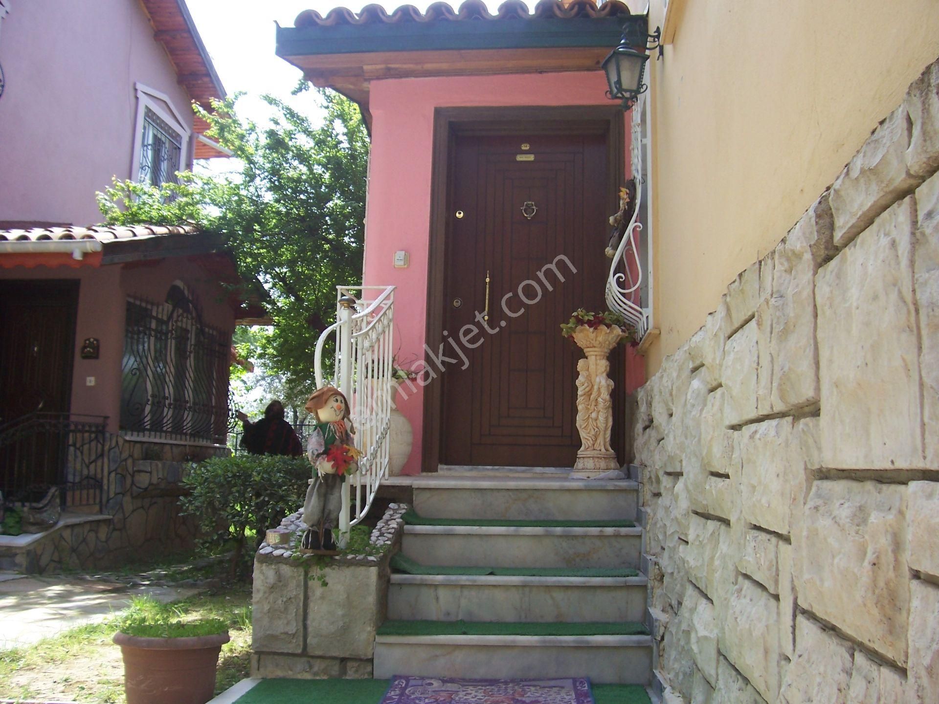 Altınoluk Yüzme Havuzlu Sitede Satılık Tripleks Villa 4+1,165m2. - Görsel 5