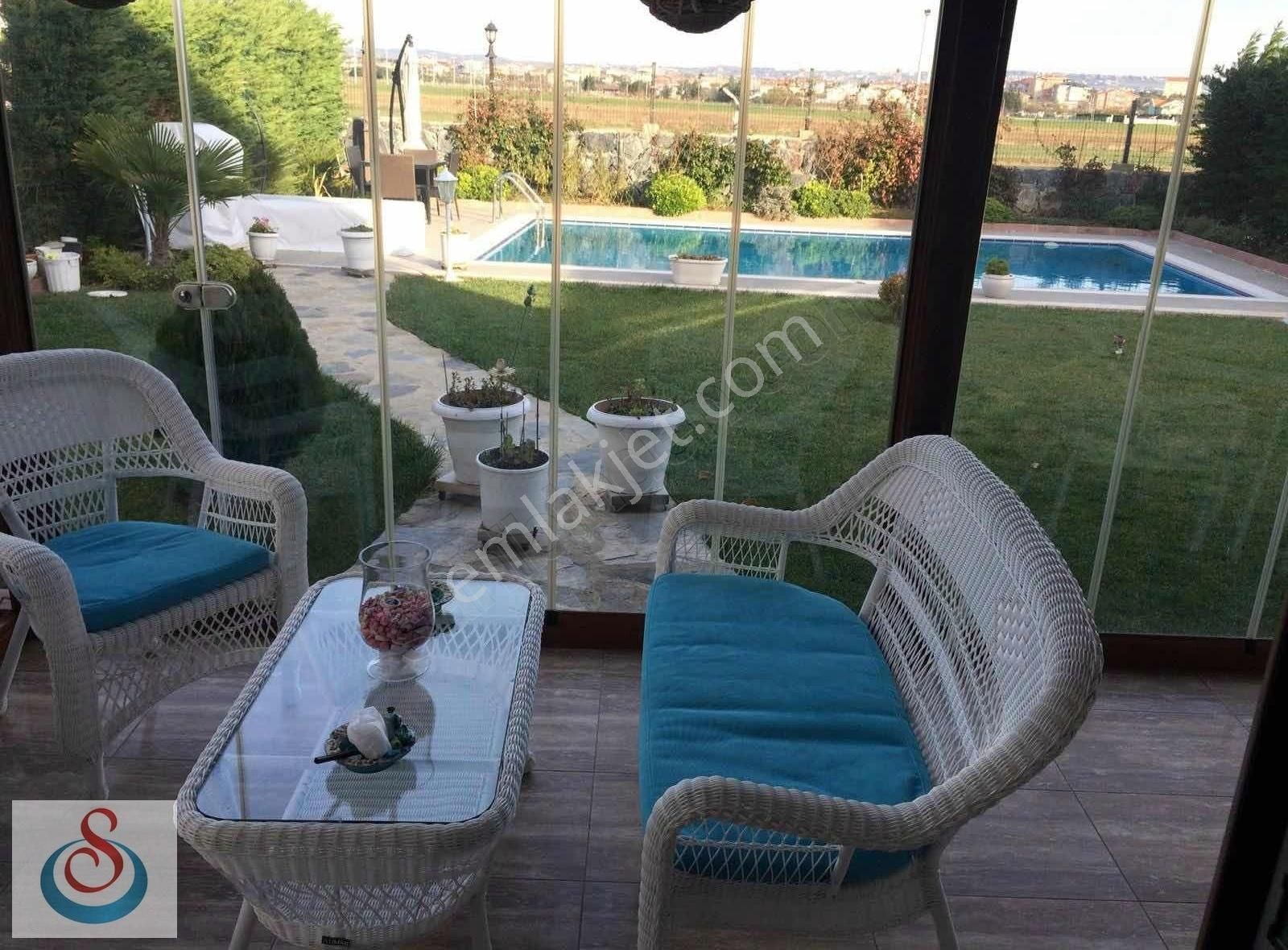 Sanat Gayrimenkul'dan Silivri Kavaklı Köyünde Havuzlu Villa 3+1