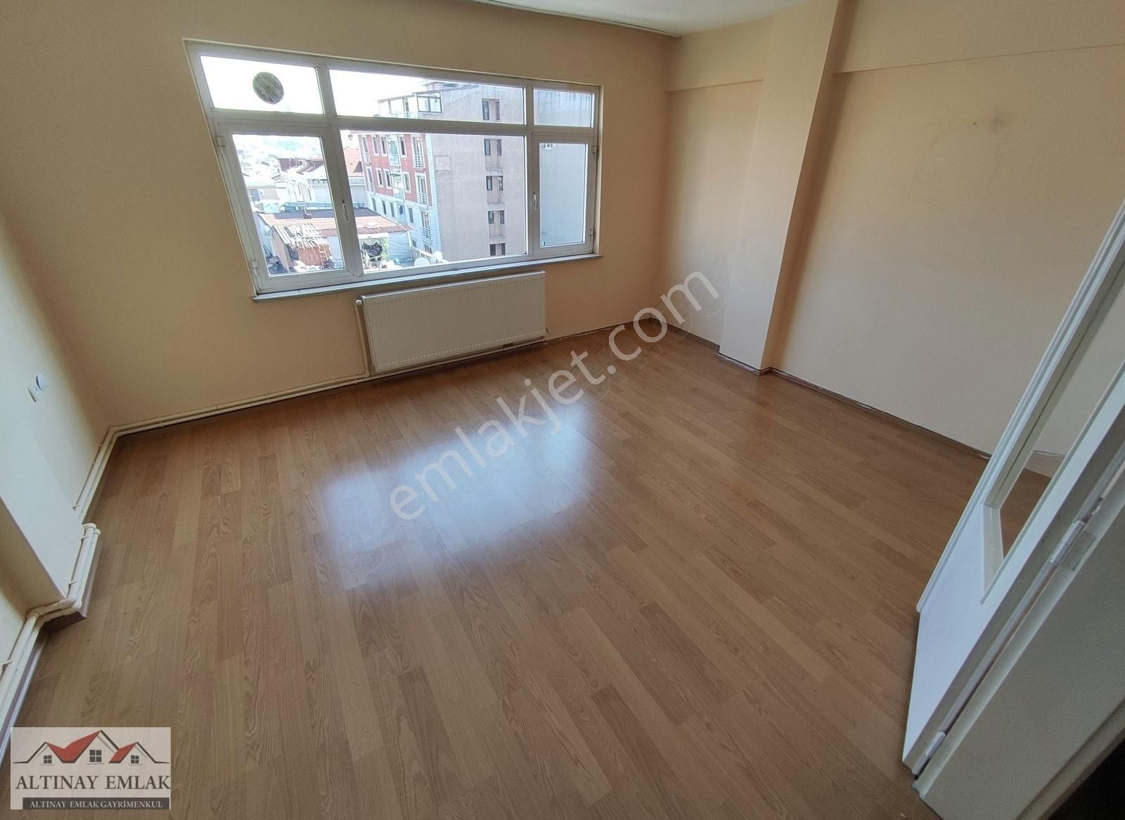 Sultan Selim Ana Caddede 1+1 Kiralık Daire