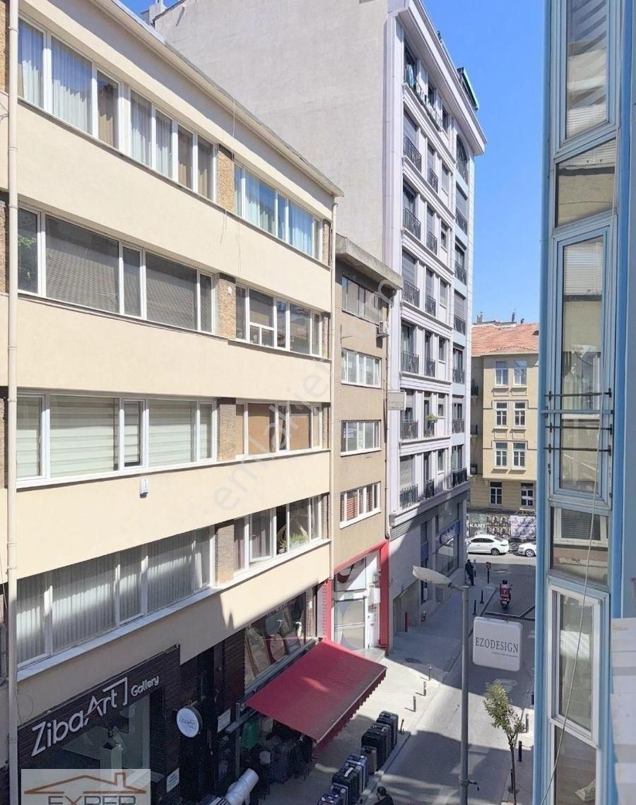 Valikonağı Caddesi'ne 4.bina Konumunda, 2.katta 70m2 Daire - Görsel 23