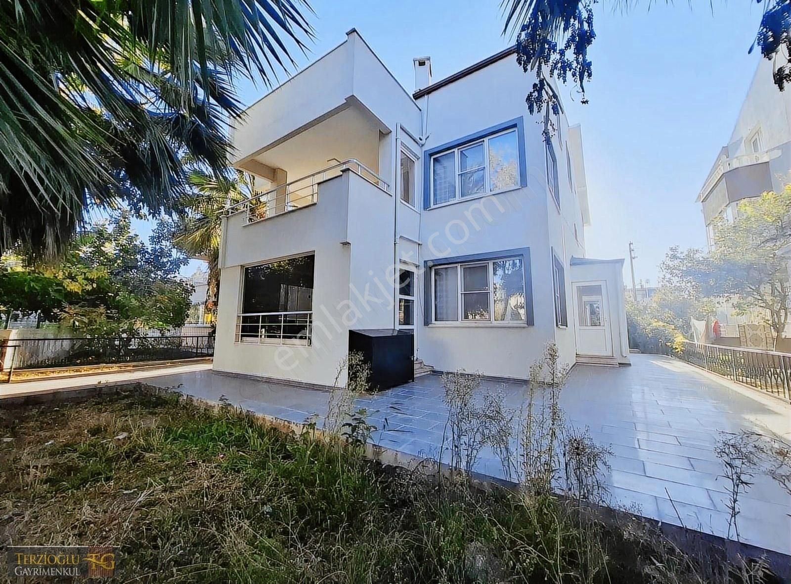Terzioğlu'ndan Yeni Mahellede Denize 250 Metre 6+1 Villa