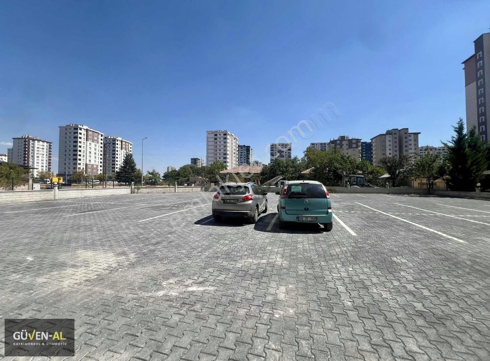 Yakut Mah. Cadde Üzeri - Meskenli 3+1 Satılık Daire