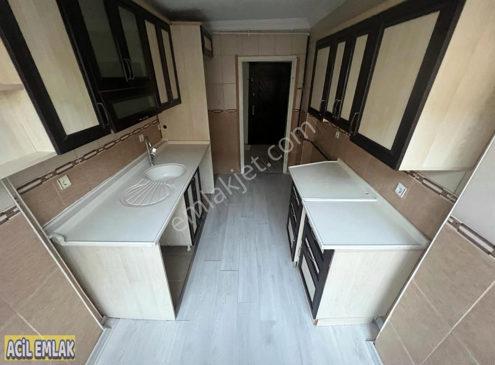 Kiralık Daire Tayfun Caddesinde Kat Konumunda Yüksek Giriş