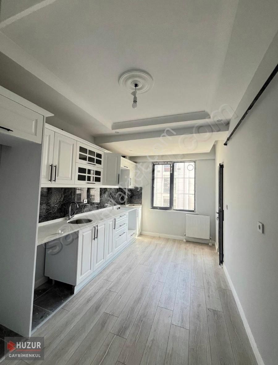 Huzur'dan Rumeli Mahallesi 3+1 130m2 Satılık Daire