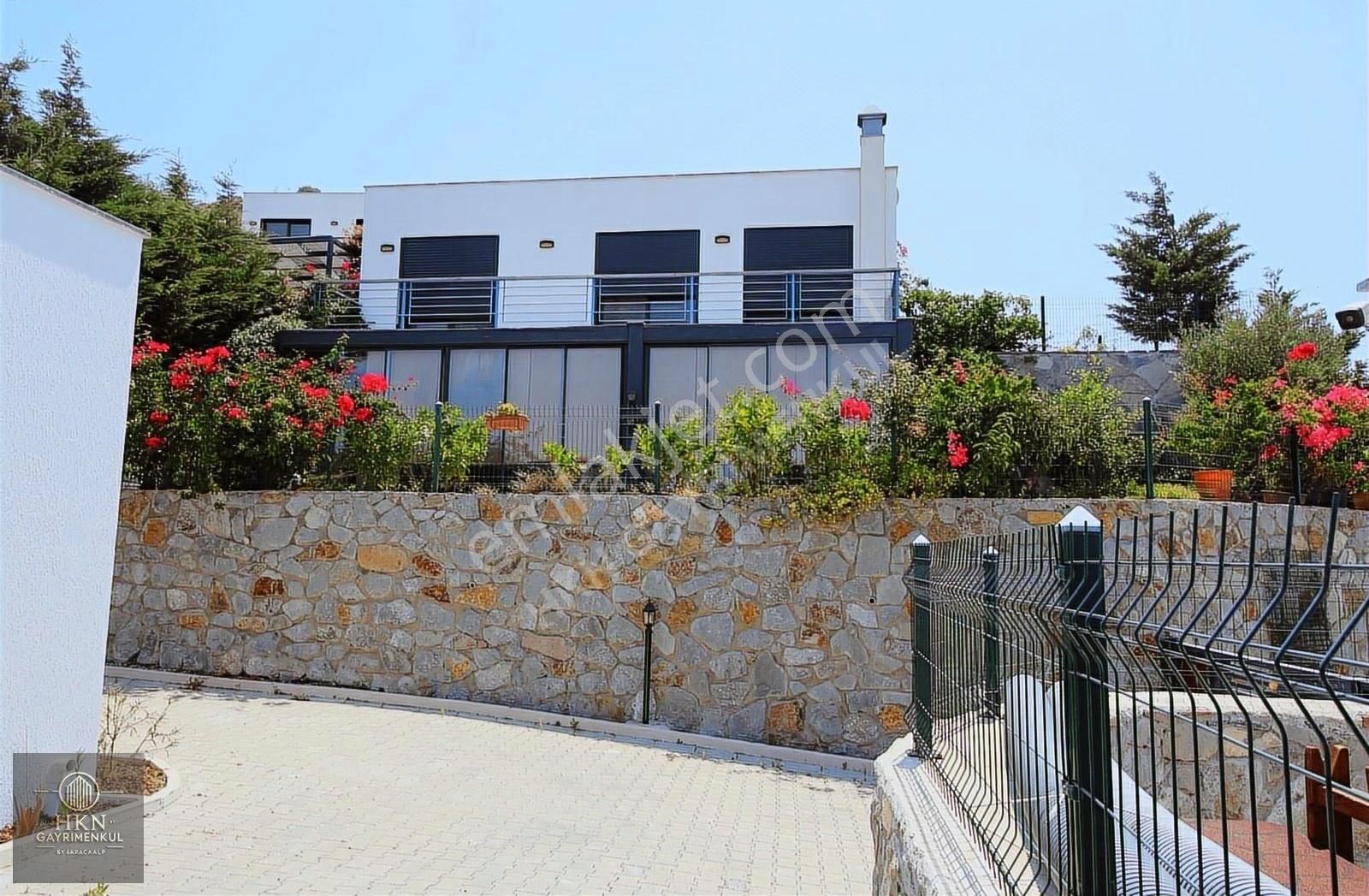 Bodrum Yahşi Sınırında Tam Müstakil Plajlı Ortak Havuzlu Villa