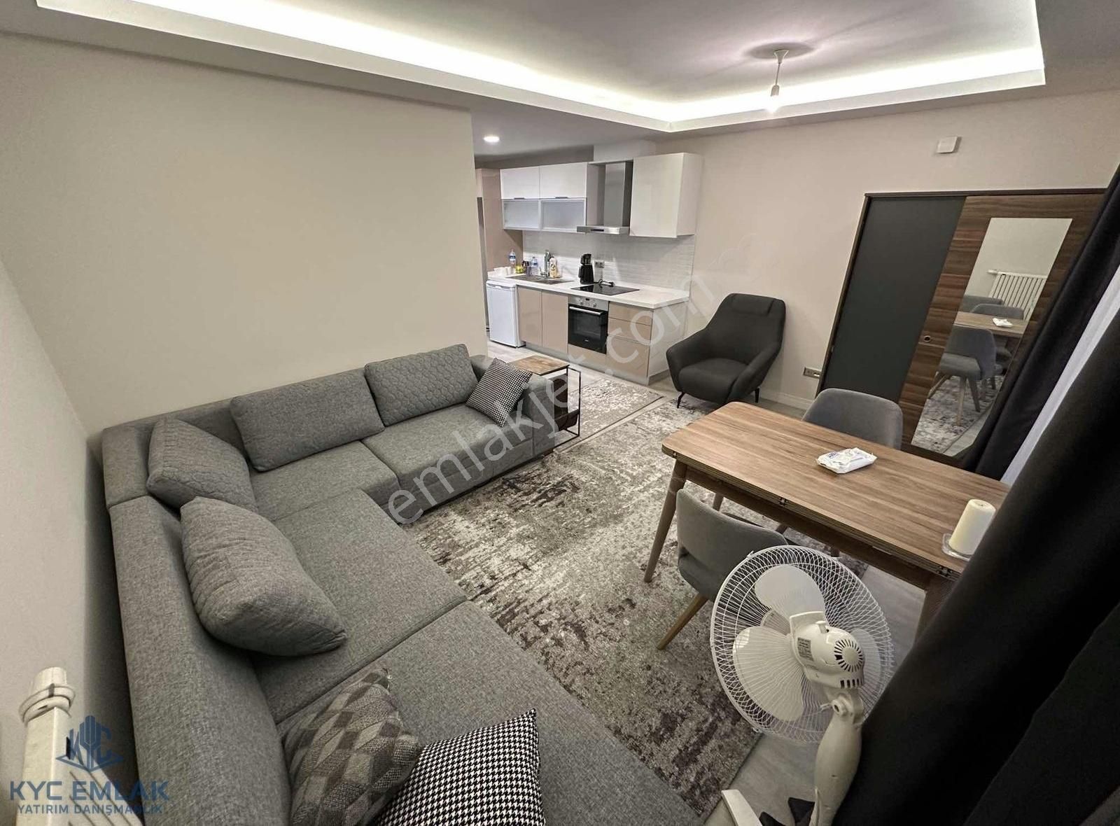 Kyc'den Eminevim 5yüz60 Sitesi Satılık Eşyalı 1+0 Geniş Balkon