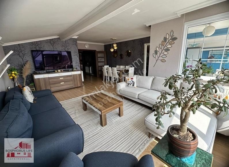 İstinye Koru Mahallesi'nde 2 +1 Kiralık Deniz Manzaralı Daire