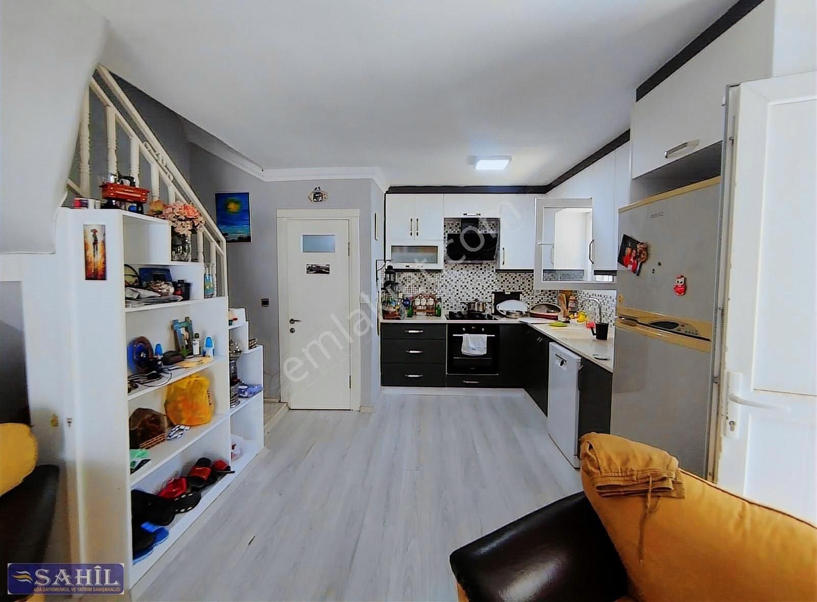 Kuşadası Davutlar Sahil'de 4+1 Denize 400 M Geniş Bahçeli Yazlı