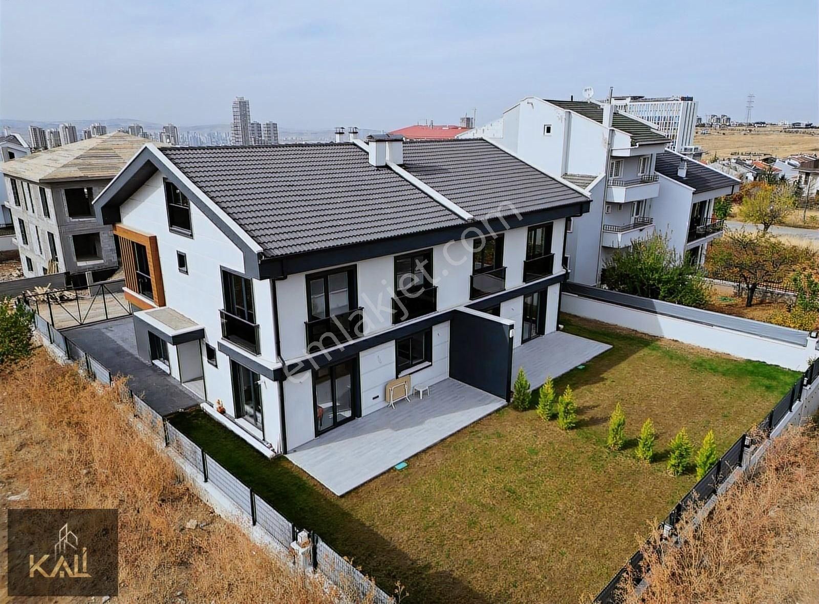 İncek Tek Yapı Oturuma Hazır İskanlı Sıfır Villa / Kali A.ş.