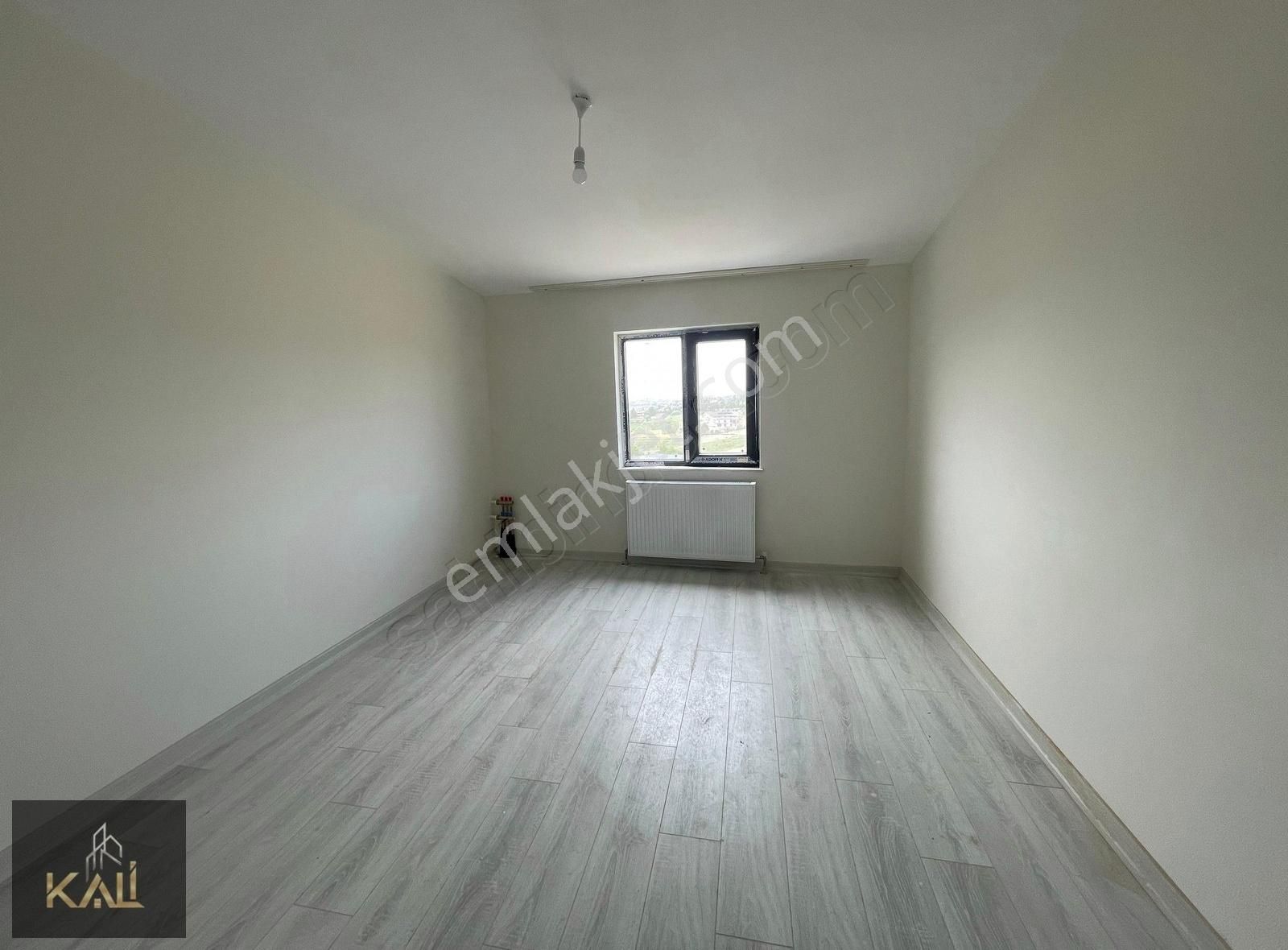 Taşpınar'da Kiralık Geniş Merkezi Oturum 2+1 Daire Kali A.ş