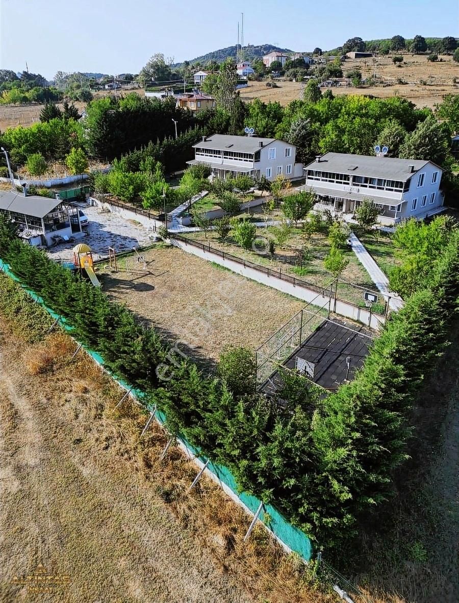 Çatalcada 4 Adet Villa Ve Geniş Arsa Huzurlu Yaşam Alanı