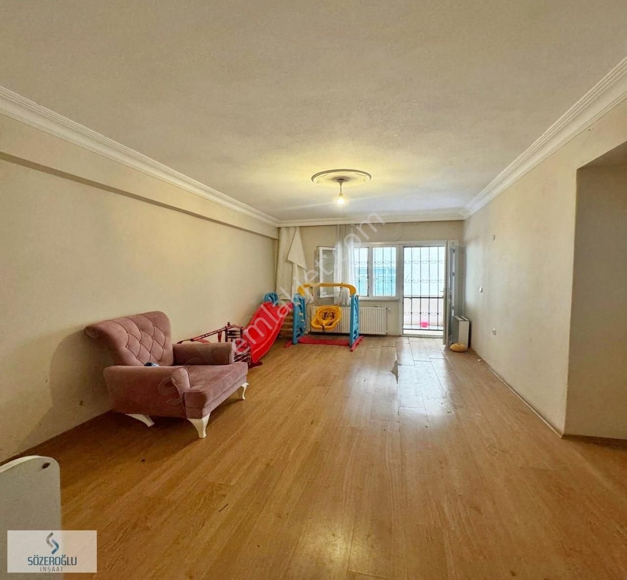 Esenyurt Kıraç İstiklal Mah. 1.kat Balkonlu 3+1 130m2 3.075.000
