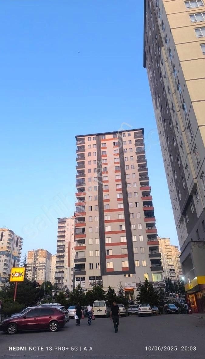 Talas Mehmet Timuçin Caddesi Üzeri Sali Pazari Karşısi Satılık