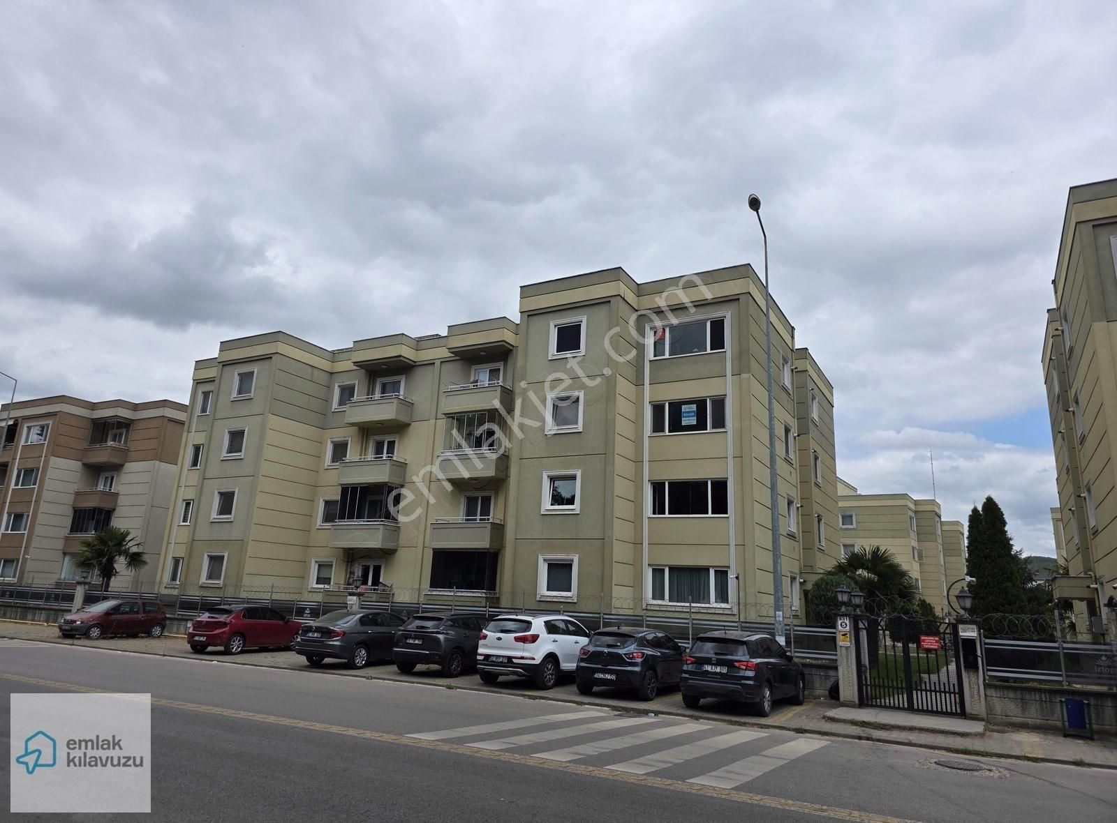 İztop 831. Adada Site İçinde 1+1 Eşyalı Kiralık Ara Kat Daire