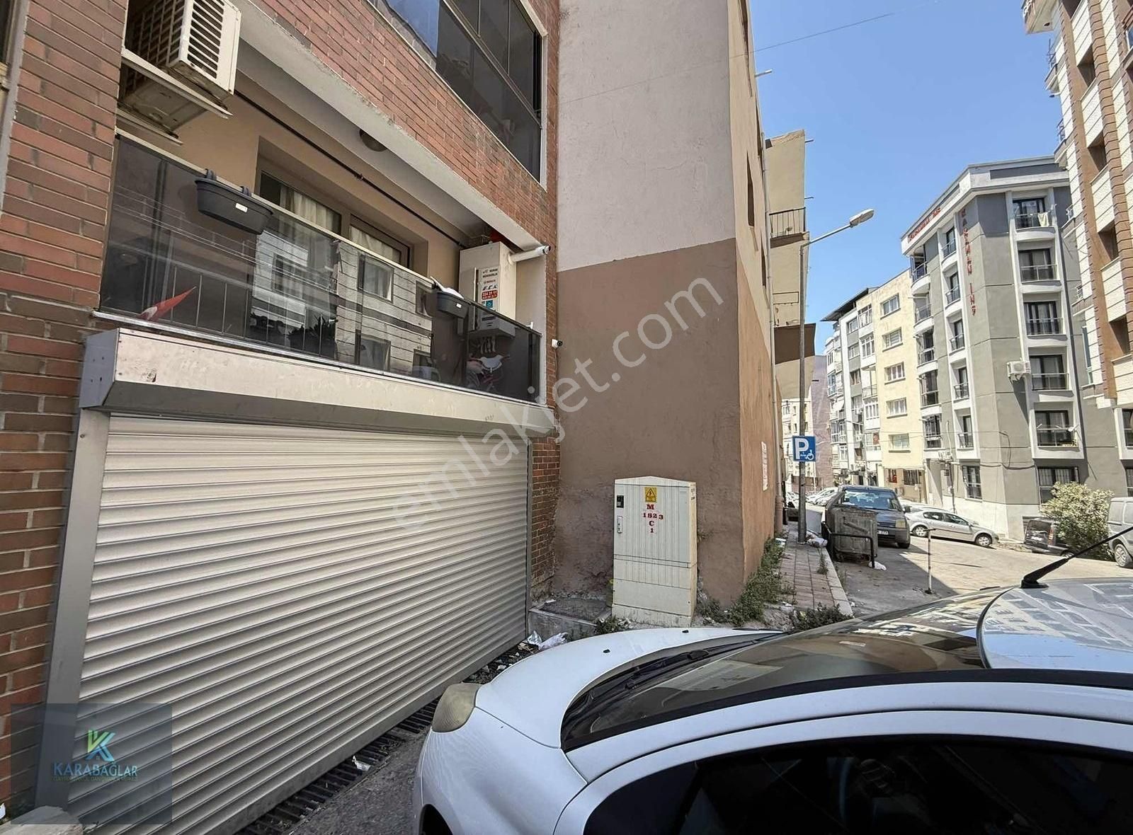 İkç Hast.emniyete Çok Yakın,eşyalı 1+1 Dgazlı Otoparklı Arakat