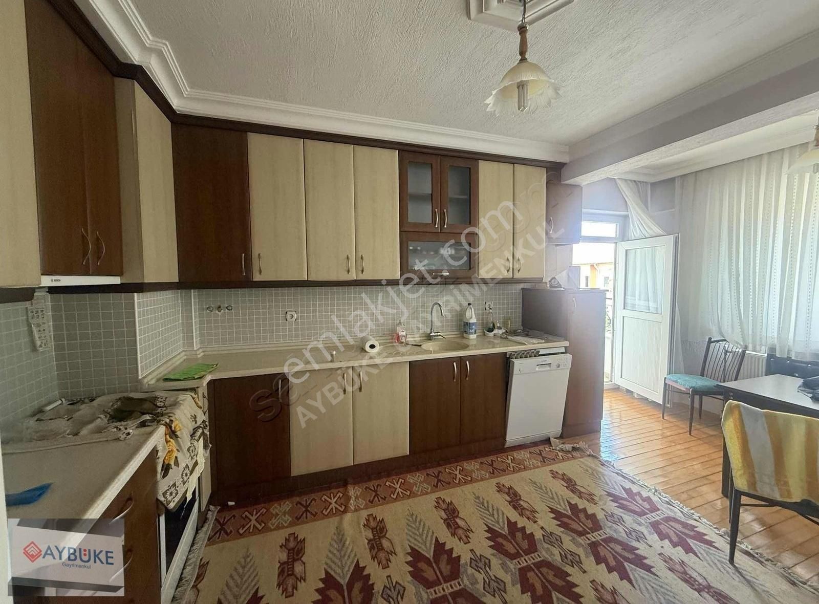 Anadolu Lisesi Yanında Çarşıya Yakın 3+1 Ferah Daire