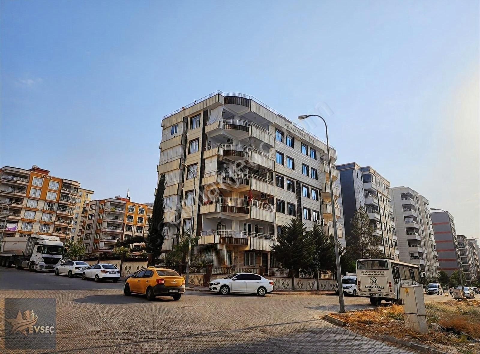 Evseç Emlaktan Narlıkuyu Mah. Köşe Başı Masrafsız Satılık Daire