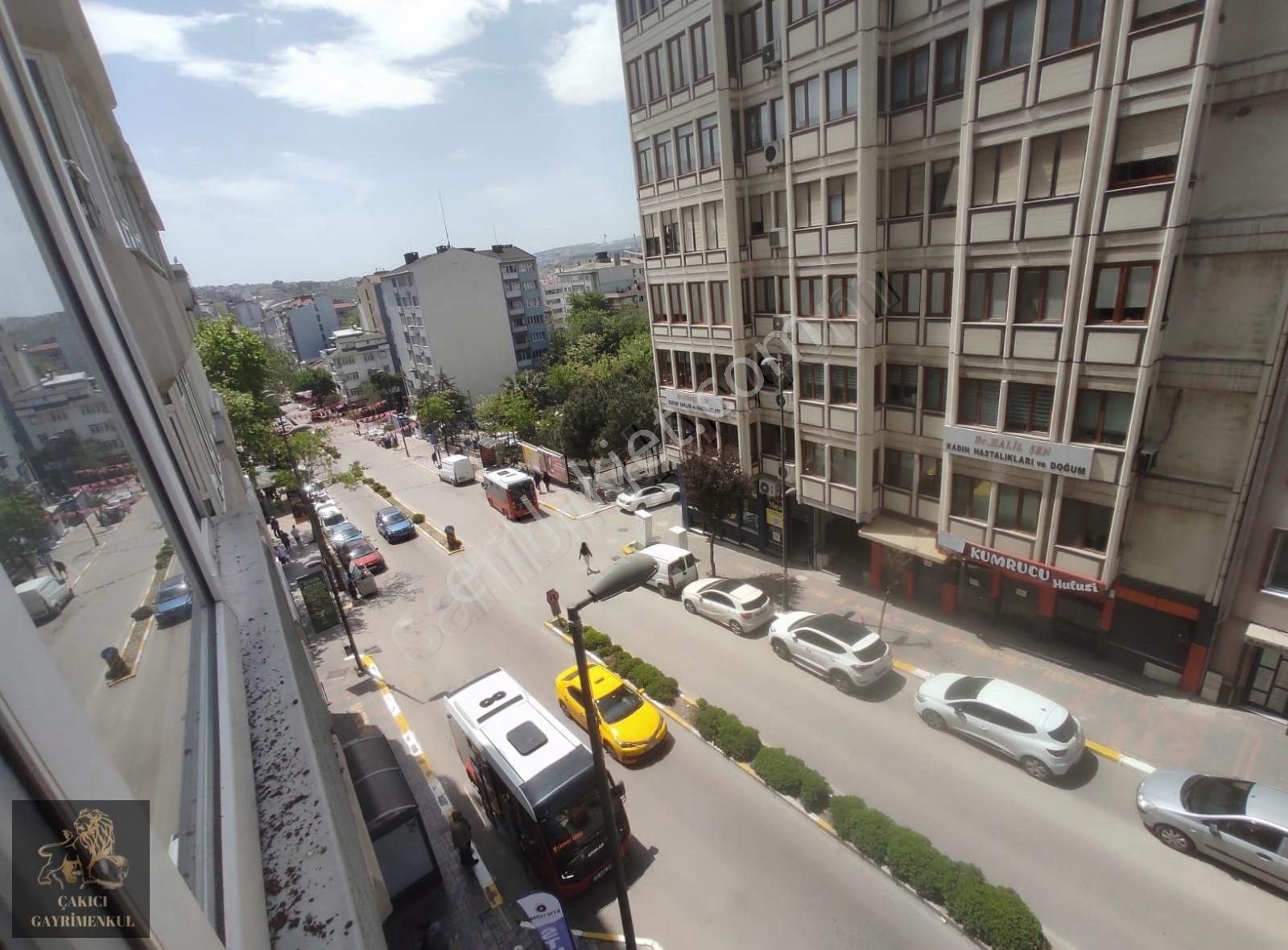 İsmet İnönü Cad.de Ara Kat 3+1 Kiralık Büyük Daire
