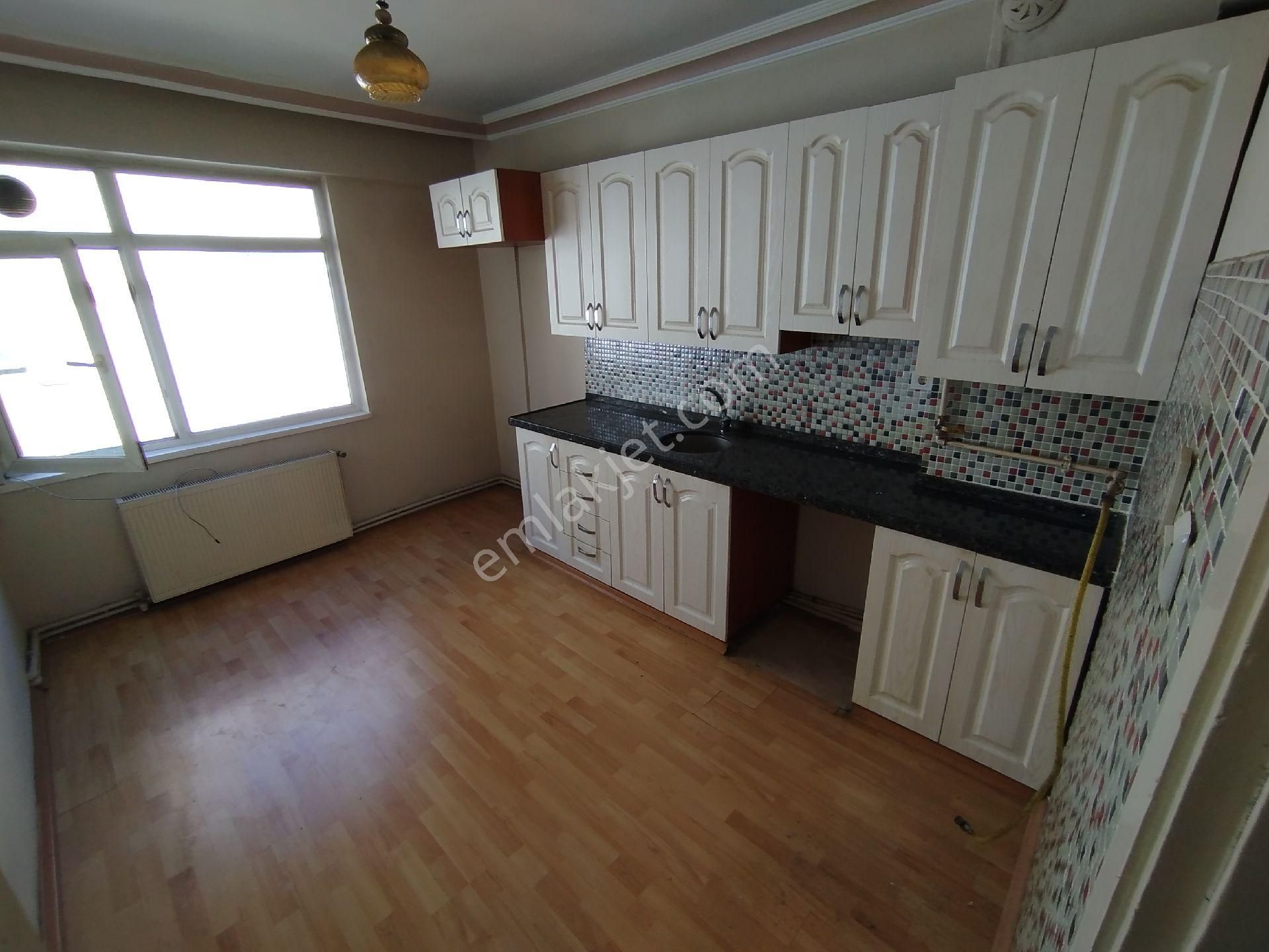 Avantaj Gayrimenkulden Kiralık Daire Merkezi Konumda 2+1 Cadde Üstünde