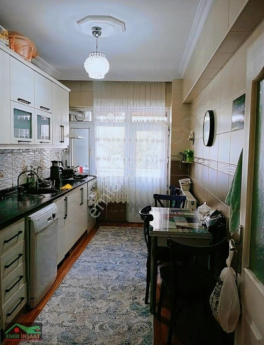 Acil Satılık 3+1 ( 130 M2 )15 Yıllık Site İçinde Cadde Üzeri Me
