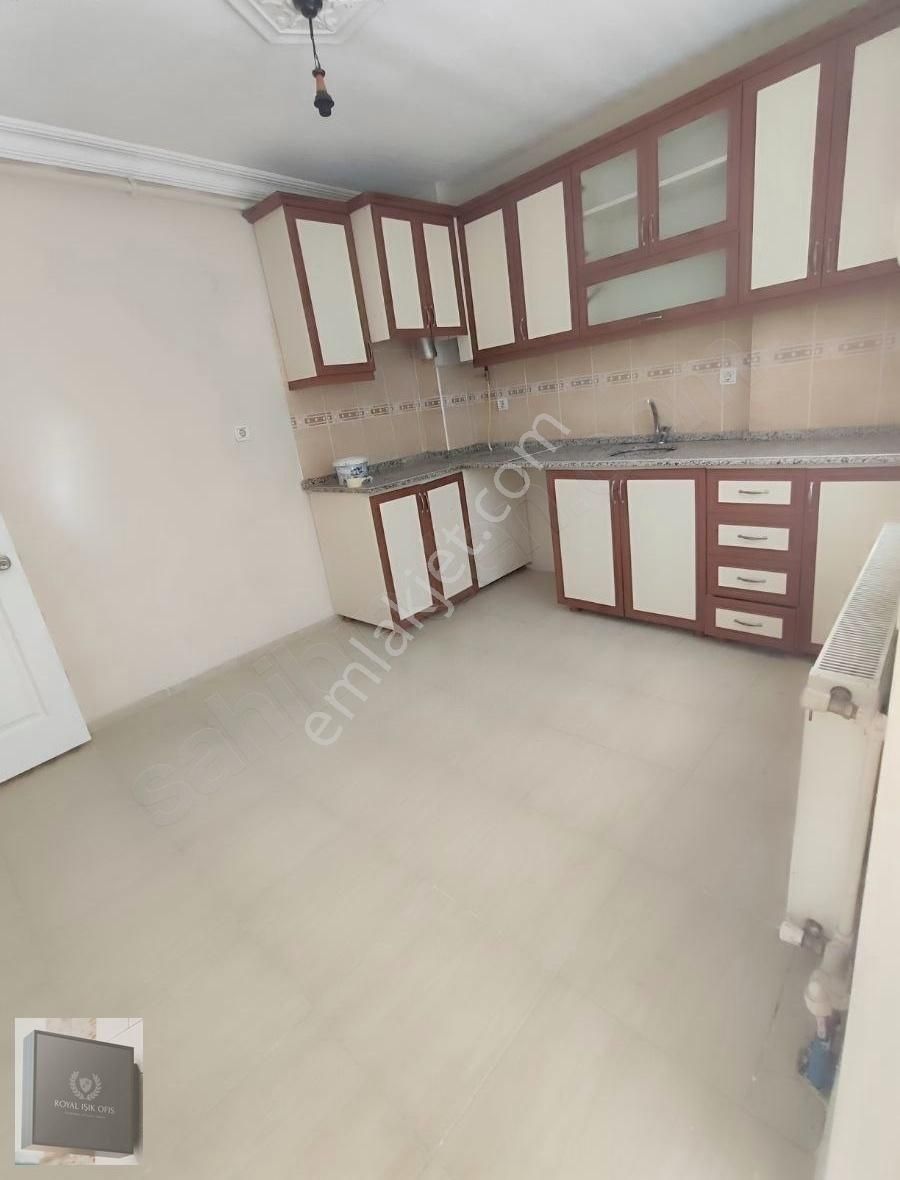 Akmescit Mah Caddeye Yakın 140 M2 2. Kat D